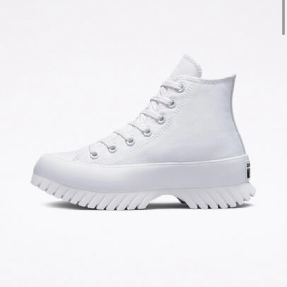 Chuck Taylor All Star Lugged 2.0 White Converse - Women’s 9.5 - Men’s 7.5